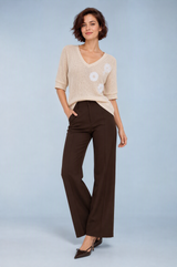 Beige V-ringad T-shirt med broderade blommor