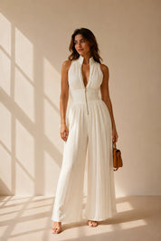Vit plisserad jumpsuit med ståkrage
