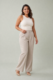 Pantalon beige large plissé | Porté sur une autre silhouette | Lounelle Paris