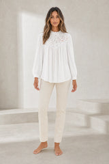 Blouse à col volanté et manches bouffantes