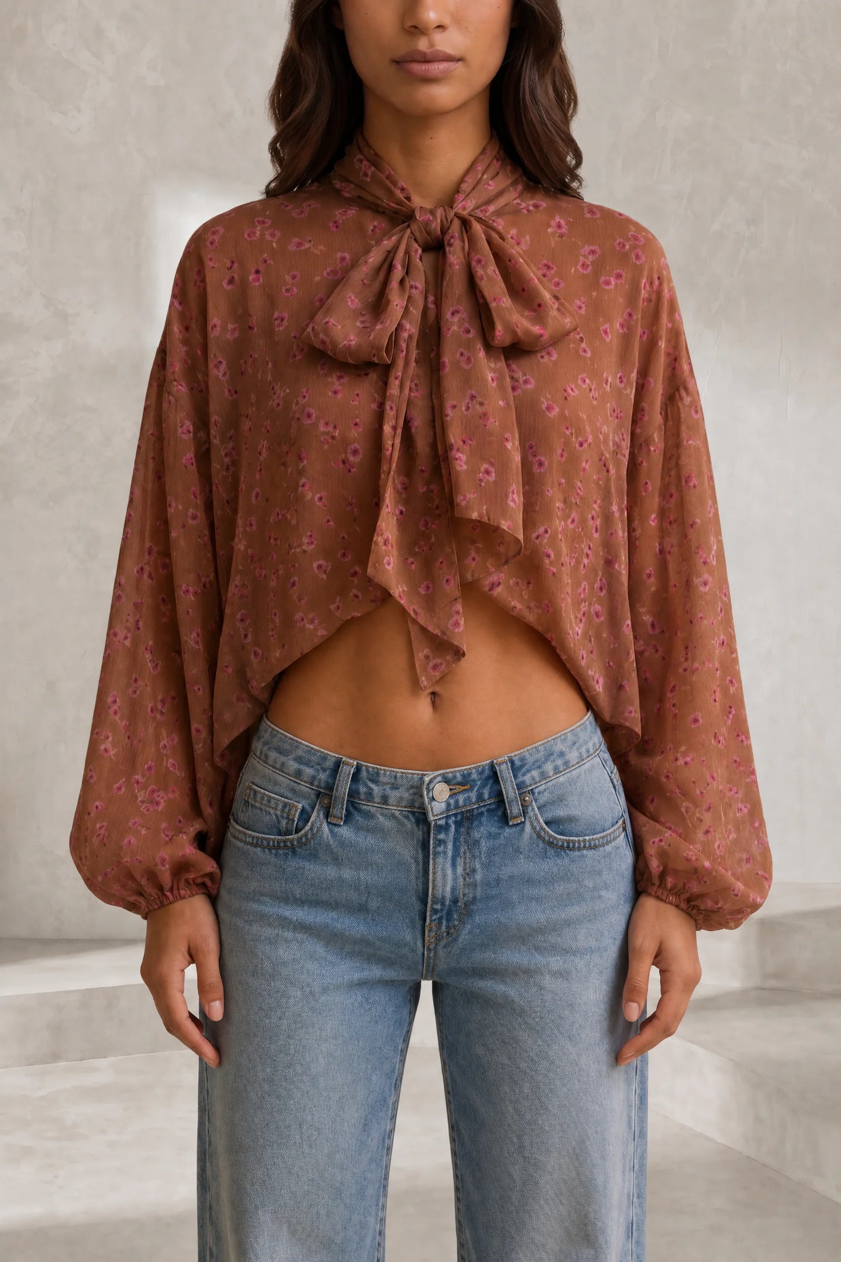 Blouse marron fleurie col lavallière | Lounelle Paris