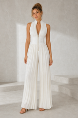 Vit plisserad jumpsuit med ståkrage