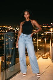 Jean bleu clair coupe ample | Deuxième photo lifestyle | Lounelle Paris