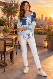 Haut imprimé en maille gaufrée bleu | Deuxième photo lifestyle | Lounelle Paris