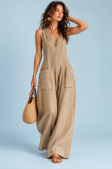 Khakifärgad jumpsuit med V-ringning och vida ben