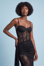 Robe longue en mesh à imprimé léopard, décolleté en V et fente haute devant — Noir | Vue rapprochée | Lounelle Paris