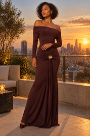 Robe longue bordeaux asymétrique à fronces et drapé | Deuxième photo lifestyle | Lounelle Paris