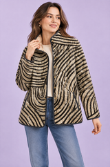Beige kviltad jacka med hög krage
