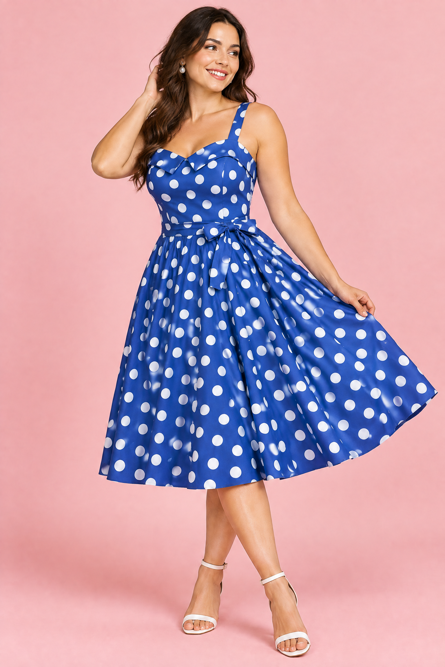 Robe midi bleue à pois et encolure carrée | Porté sur une autre silhouette | Lounelle Paris