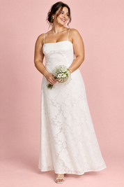 Robe longue fleurie blanche | Porté sur une silhouette plus ronde | Lounelle Paris