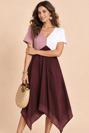 Robe midi bordeaux asymétrique à col V | Vue rapprochée | Lounelle Paris