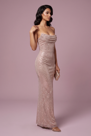 Robe longue à sequins or rose, col bénitier | Vue de face | Lounelle Paris