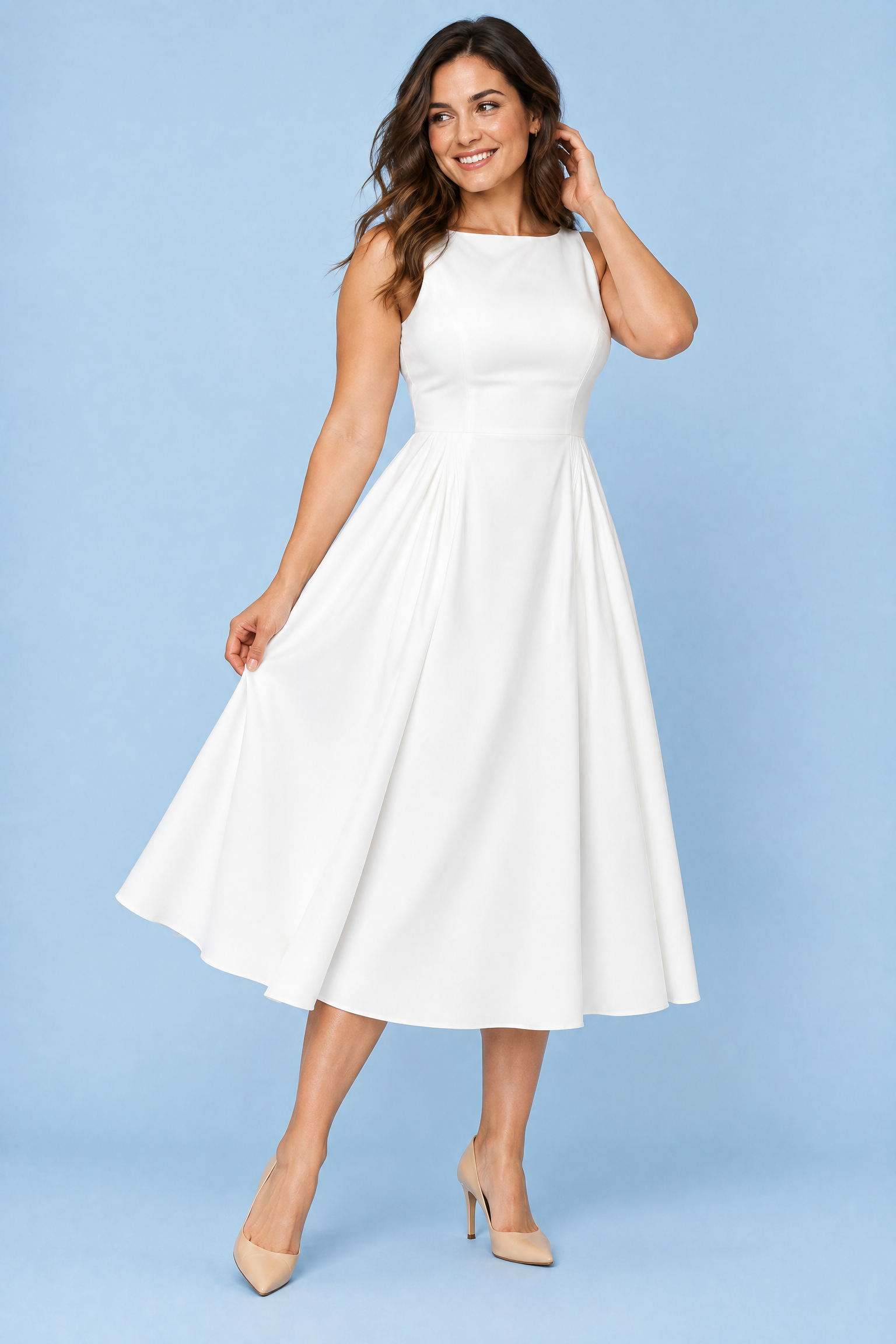 Robe blanche à encolure bateau et coupe trapèze | Porté sur une autre silhouette | Lounelle Paris