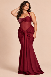 Robe longue bordeaux froncée à encolure dos nu | Porté sur une silhouette plus ronde | Lounelle Paris