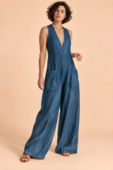 Blå jumpsuit med V-ringning och vida ben
