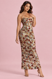 Robe courte dorée ornée de sequins à motifs floraux, à col rond | Porté sur une autre silhouette | Lounelle Paris
