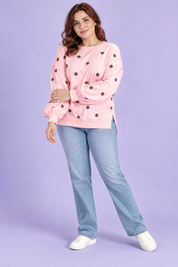 Sweat-shirt oversize rose à pois | Porté sur une silhouette plus ronde | Lounelle Paris