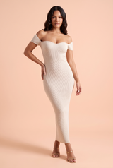 Offwhite midiklänning med off shoulder-halsringning och korta ärmar