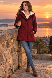 Parka bordeaux oversize à capuche | Deuxième photo lifestyle | Lounelle Paris