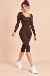 Combinaison-pantalon marron à décolleté rond et taille corset | Vue en mouvement | Lounelle Paris