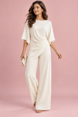 Offwhite plisserat set med omlottopp och vida byxor