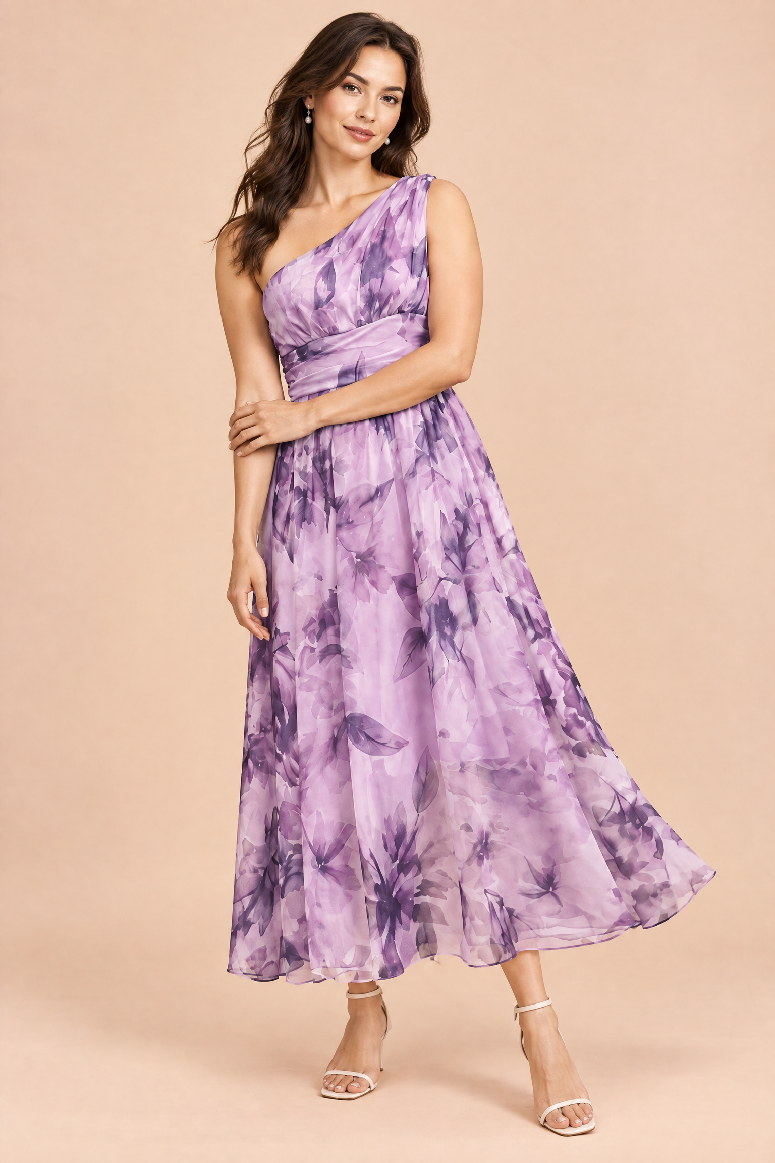 Robe longue fleurie violet clair à une épaule, coupe trapèze | Porté sur une autre silhouette | Lounelle Paris