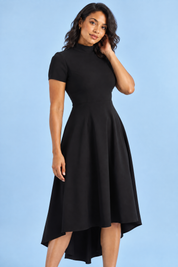 Robe midi asymétrique à col montant noire | Vue rapprochée | Lounelle Paris