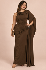 Robe longue marron à col montant, détails drapés et manches cape | Porté sur une autre silhouette | Lounelle Paris