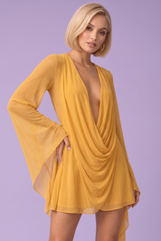 Robe courte en résille moutarde à col bénitier | Vue rapprochée | Lounelle Paris