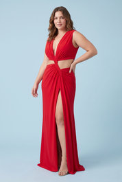 Robe longue rouge à encolure asymétrique, découpes à la taille et détails dorés | Porté sur une silhouette plus ronde | Lounelle Paris
