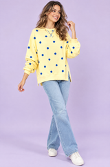 Gul oversized sweatshirt med prickmönster