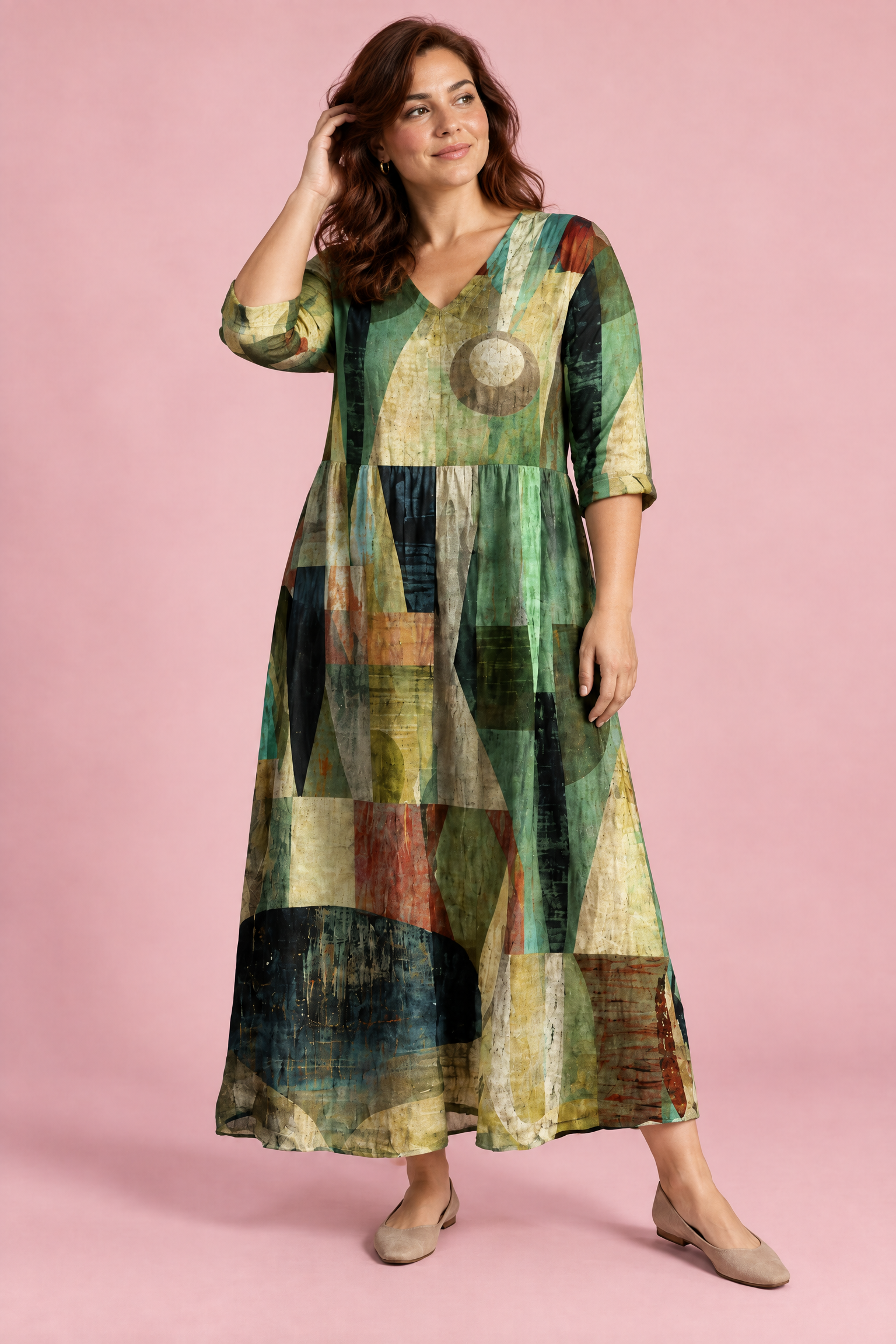 Robe verte fluide à col en V | Porté sur une silhouette plus ronde | Lounelle Paris