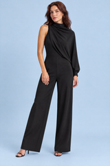 Svart jumpsuit med hög hals och en lång ärm