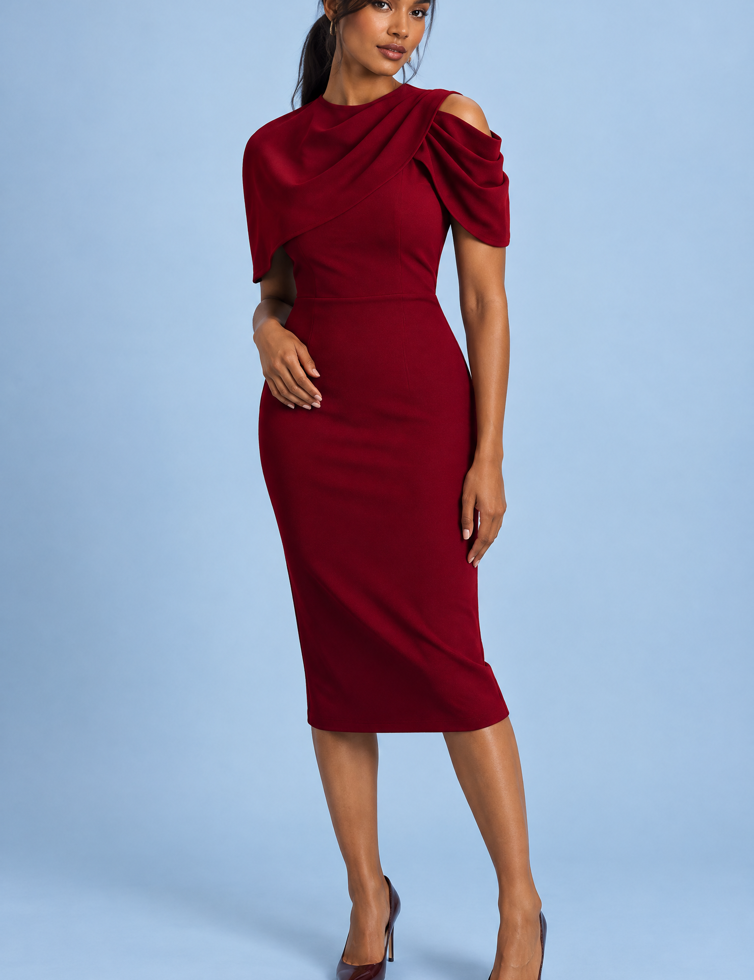 Robe midi moulante Berry avec cape drapée — Rouge foncé | Vue de face | Lounelle Paris
