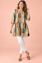 Randig tunika med V-ringning – beige
