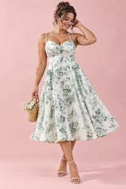 Robe midi blanche à imprimé floral, décolleté cœur et fronces | Porté sur une autre silhouette | Lounelle Paris