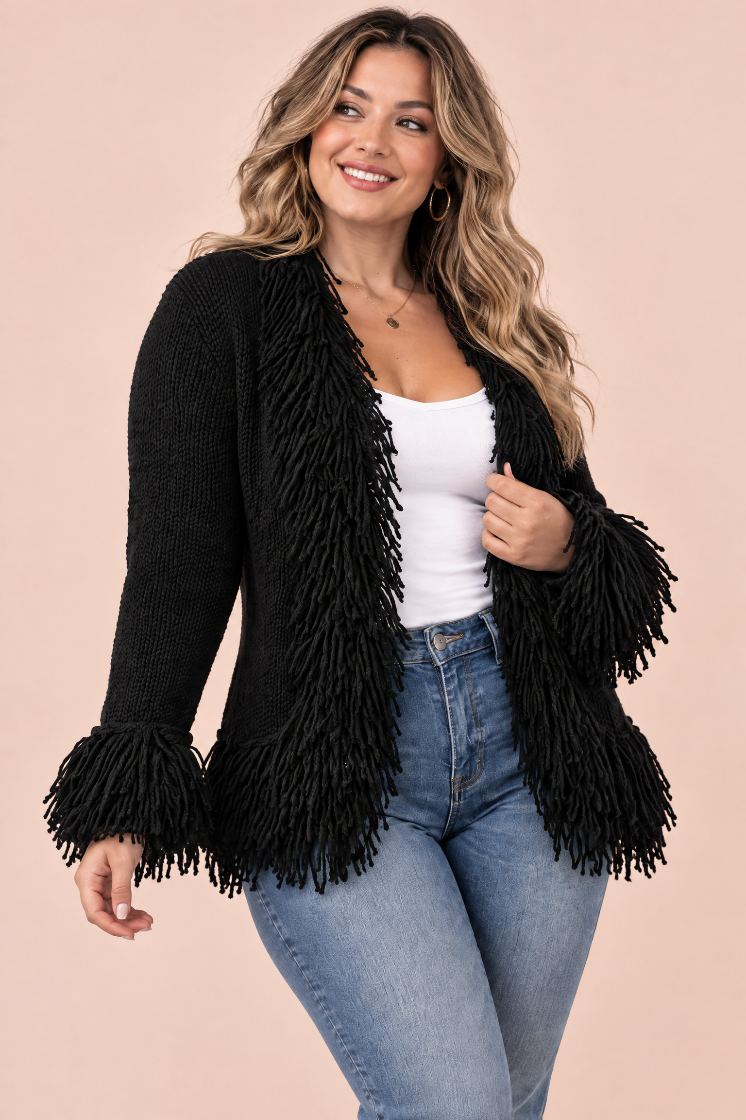 Gilet noir à franges | Porté sur une autre silhouette | Lounelle Paris