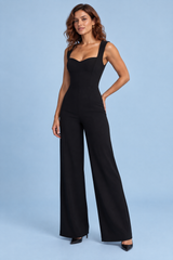 Svart jumpsuit med hjärtformad ringning