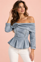 Ljusgrå off shoulder-blus med peplum