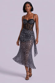 Robe longue en mesh à imprimé léopard, décolleté en V et fente haute devant — Gris | Vue en mouvement | Lounelle Paris