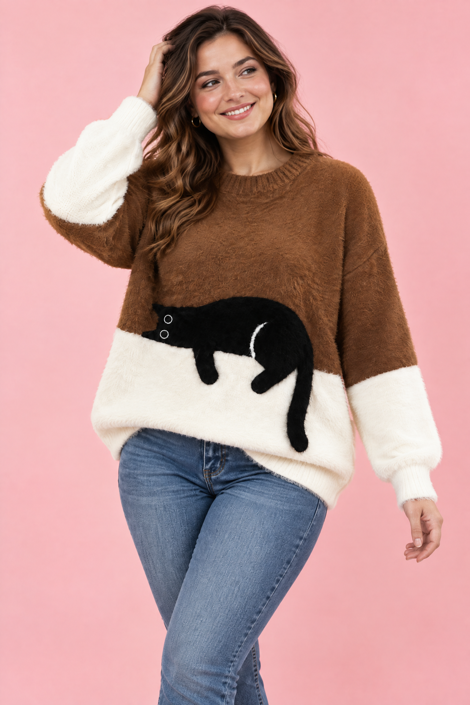 Pull oversize marron à motif chat | Porté sur une autre silhouette | Lounelle Paris