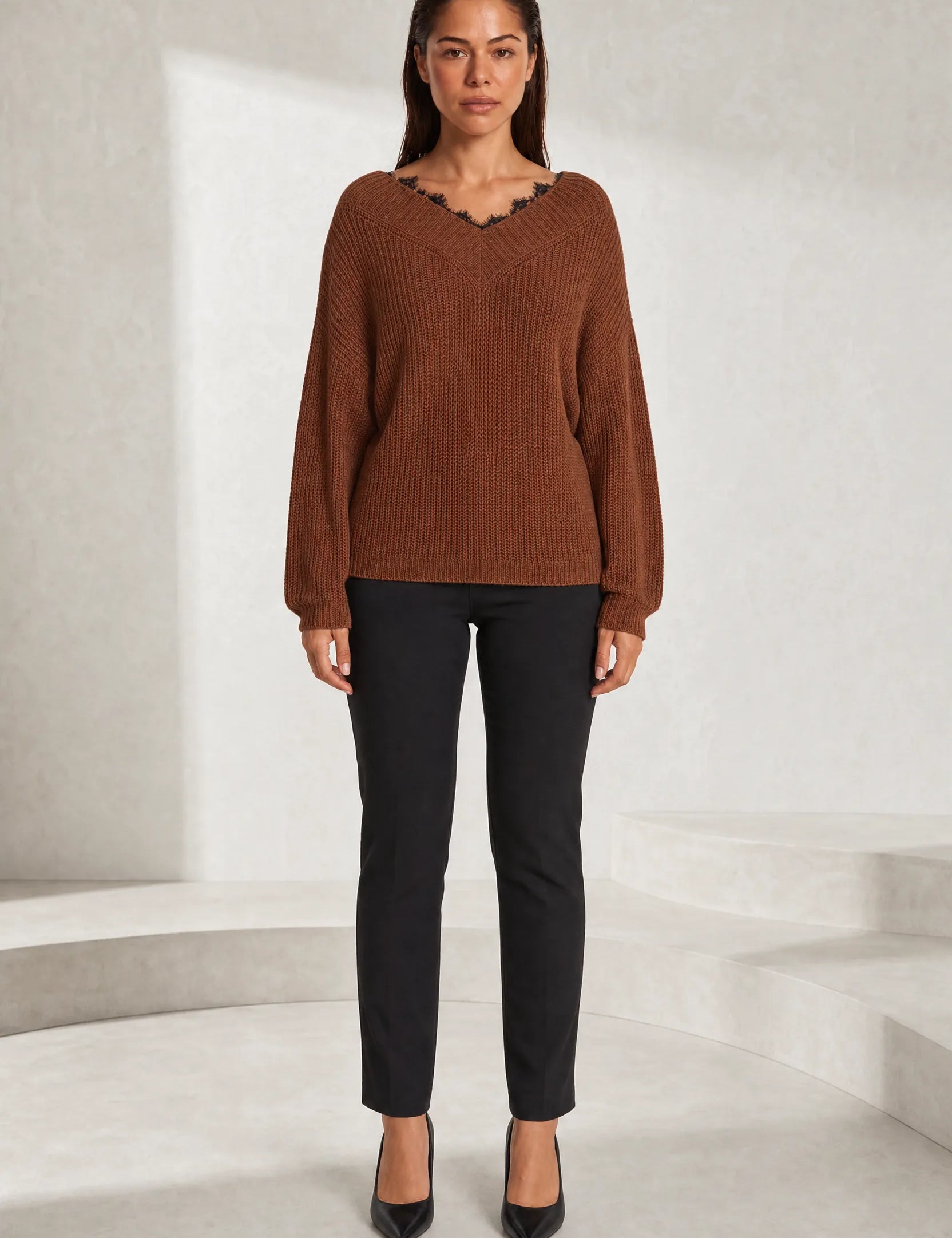 Pull col V à dentelle | Lounelle Paris