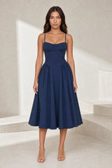 Robe midi à fines bretelles encolure droite