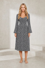 Robe noire à fleurs dos ouvert