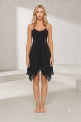 Robe noire asymétrique en dentelle